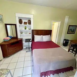 Charismatic Cornerstone Stays Apartment